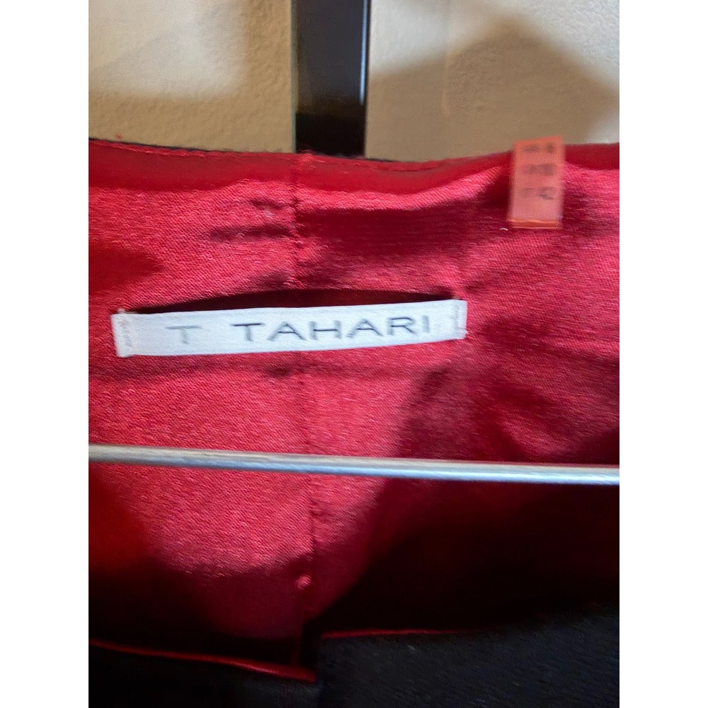 T Tahari Red V-Neck Sheath Dress Black Trim Pockets Size 8 Sleeveless Workwear - Picture 4 of 5